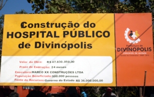 Construção do Hospital Público está em andamento tabuleta do hpd 2